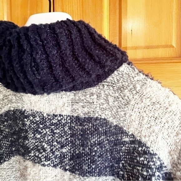 Ariana by Howards Blue Plaid Blanket Cowl Neck Shawl Fringed Poncho Festival OS - Picture 7 of 9